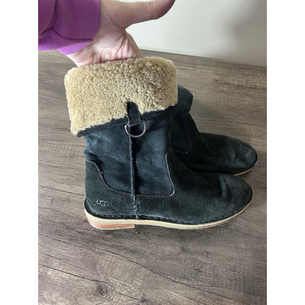 UGG Daphne Genuine Shearling Lined Boot Style #1008705 Size 7.5